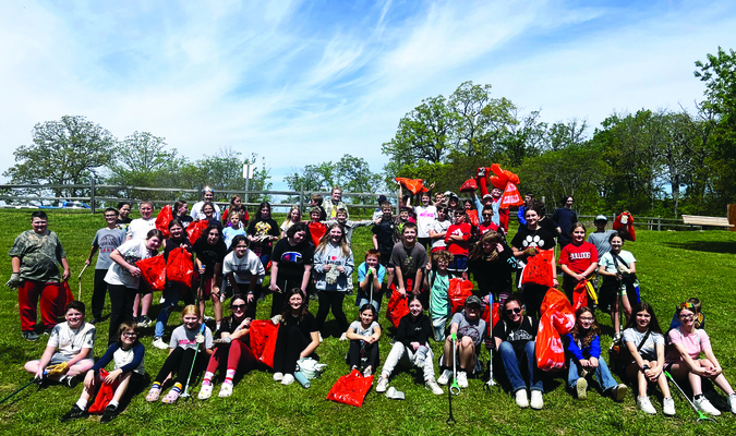Photos Courtesy of Blue Eye School District
The 5th and 6th grades of Blue Eye took time to clean up part of the Table Rock lake shoreline for Earth Day.